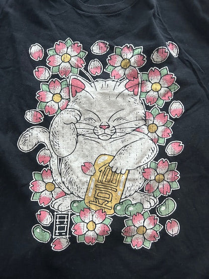 Black t-shirt with a lucky cat 